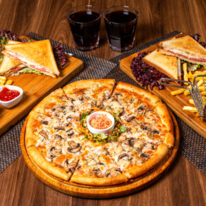 Chicken Tandoori Cheese Pizza